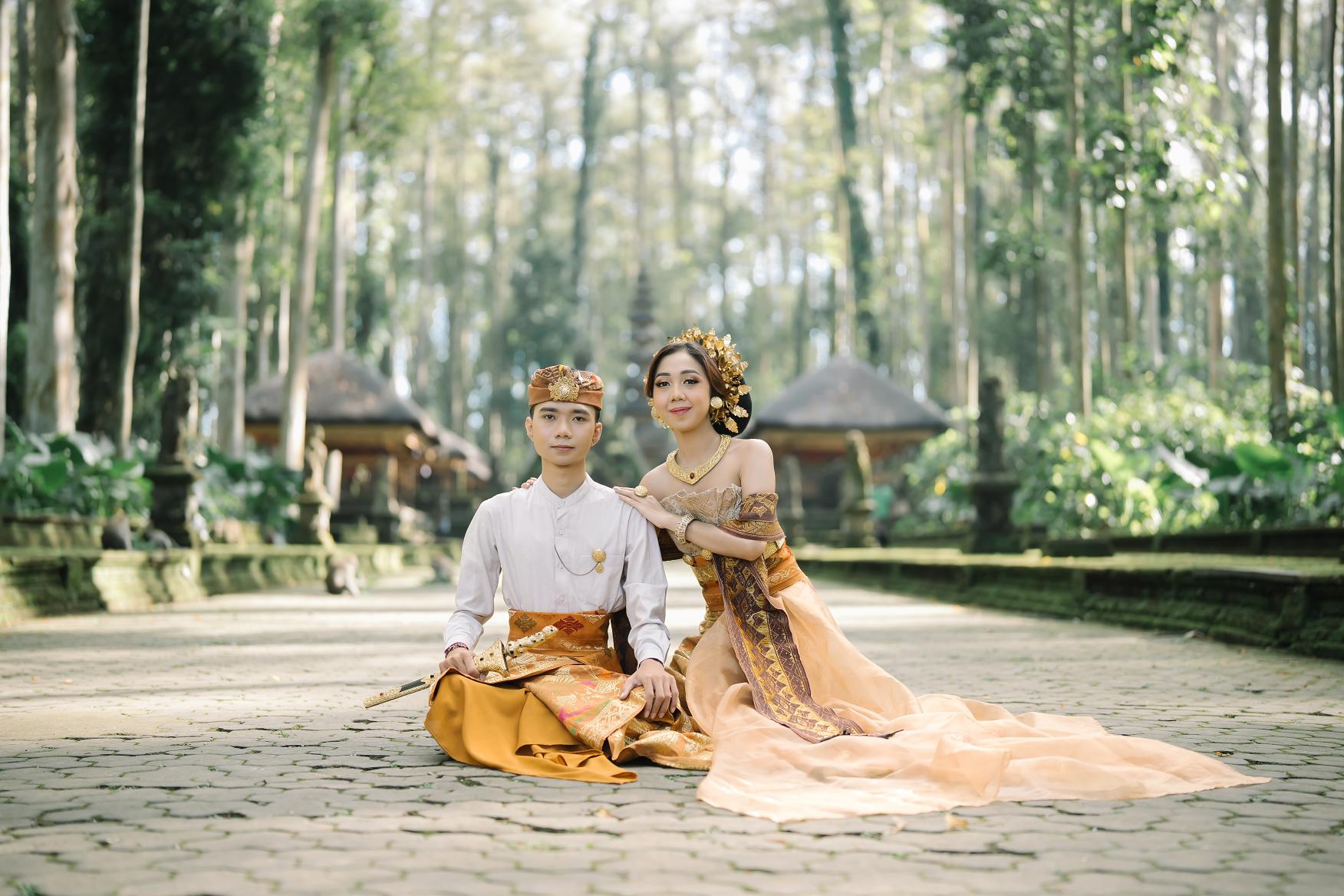 I Gusti Lanang Ary Kresnawan, S.Kom. & Ni Putu Isma Cahyanti, S.E.